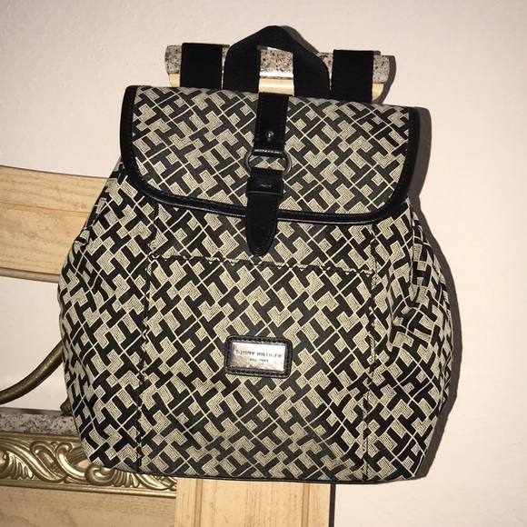Tommy Hilfiger Medium Signature Backpack main image 5